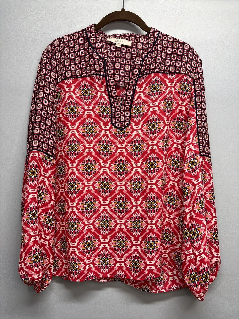 Loft Women's M Blouse Red Black White Poly V Neck Long Sleeve Pullover